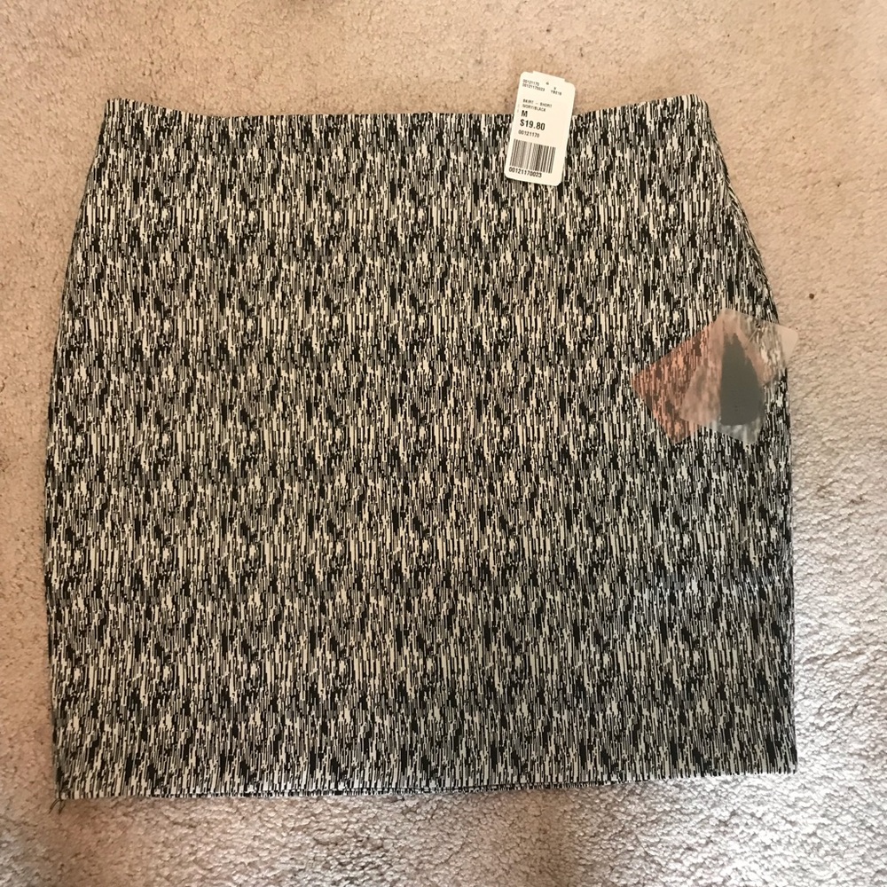 Black and white pencil skirt